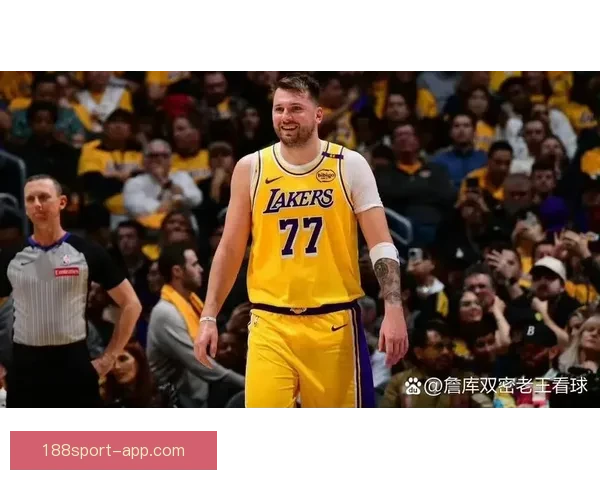 湖人首节大比分落后雷霆东契奇低迷里夫斯伤情引关注